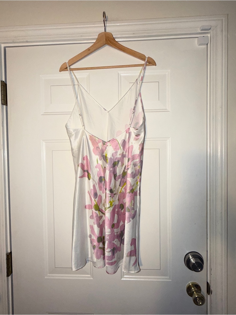 Natori Women's White w/pink/purple Floral Sleep Dress & Robe. Size M - Picture 4 of 11